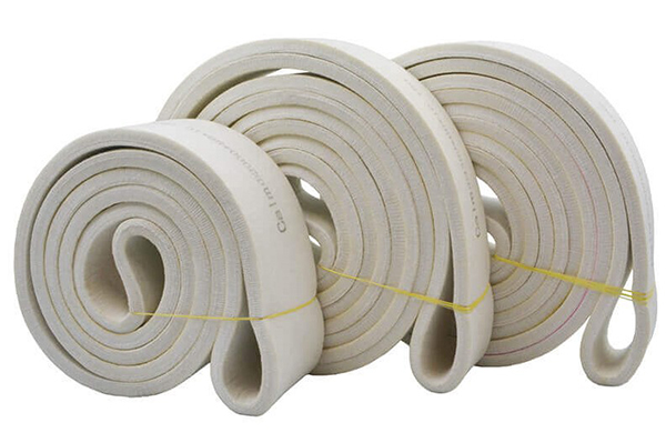 输送带由聚酯制成